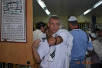 בר מצוה - שמואל ונונו (הנחת תפילין)