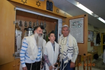 בר מצוה - שמואל ונונו (הנחת תפילין)