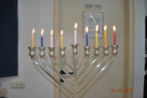 ילדי גבעת אלה מכינים שמן בחג החנוכה