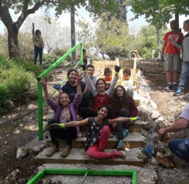 הקמת מדרגות בפארק אלה - פרויקט של ילדי שכבת ו' מגבעת אלה(48 תמונות)