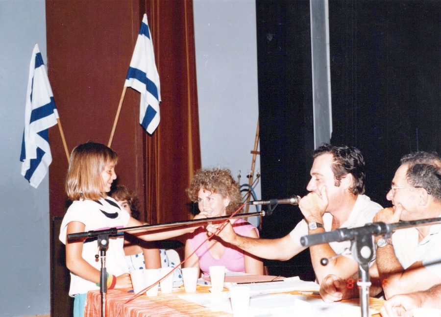 1985_אוגוסט_אסיפה_בטבעון_ובחירת_מגרשים_0004_a